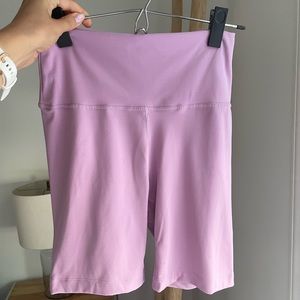 Outdoor Voices flow 7” biker short in lavender